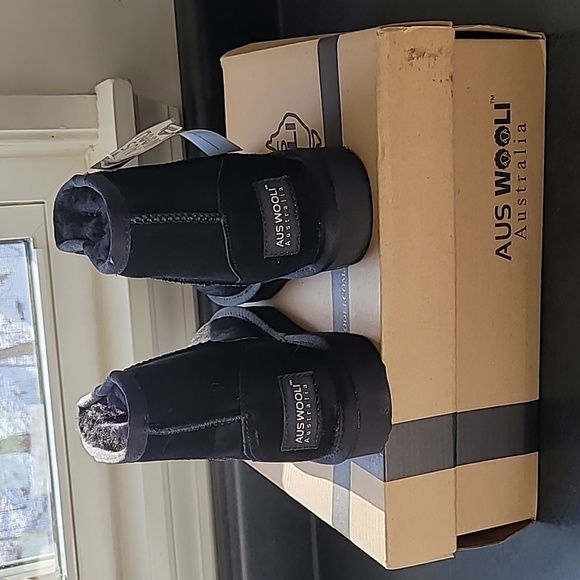 AUS Wooli black mid calf boots - Picture 3 of 5